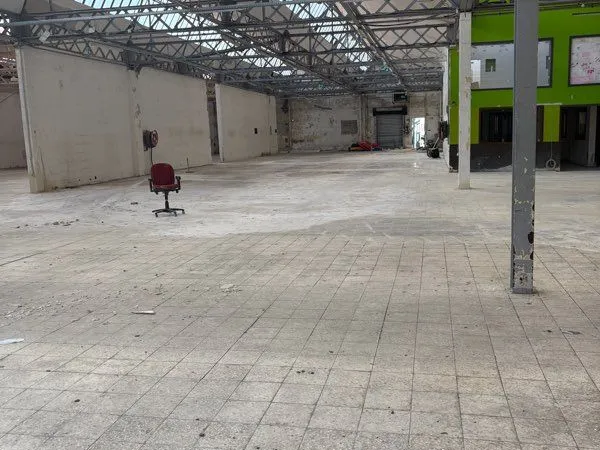 Bobigny - Grand local commercial 2 280 m² - Showroom / distribution / événementiel potentiel