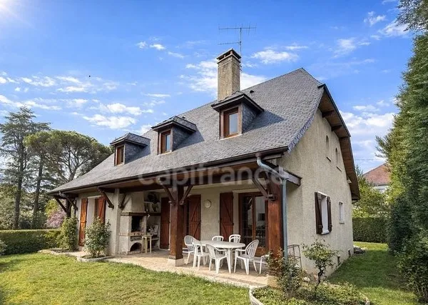Maison familiale spacieuse au coeur de Lourdes