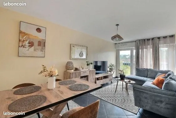 T4 69 m² - 3 chambres - Parking + cave - Vénissieux