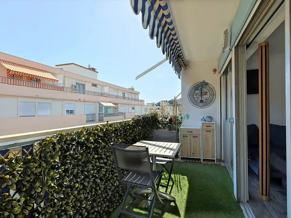 T2 meublé et rénové. proche plages et centre de Golfe-Juan