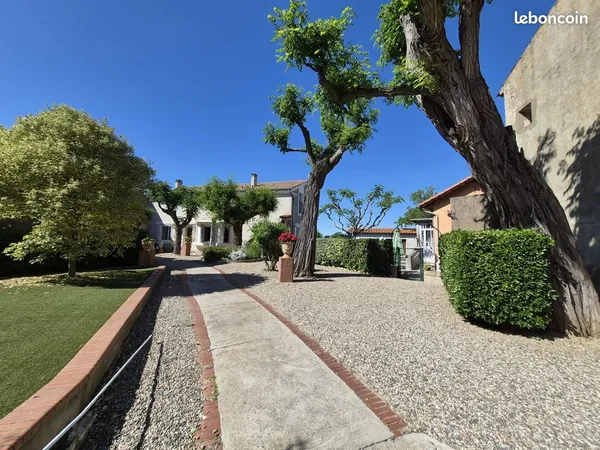 Maison 10 pièces 242 m²