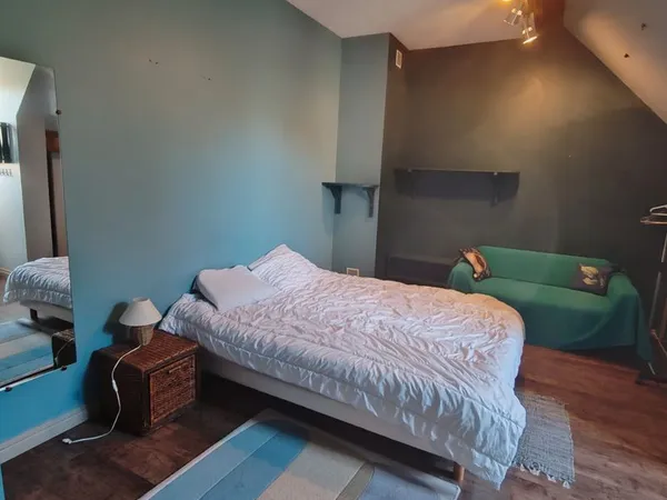 Chambre meublée