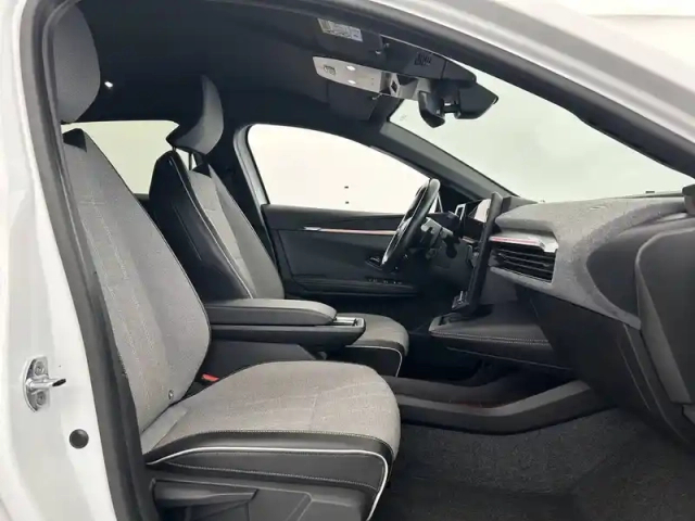 Renault Megane e-tech ev40 130ch standard charge — photo 74