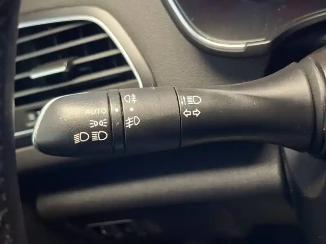 Renault Megane mégane iv berline blue dci 115 edc - 20 — photo 35
