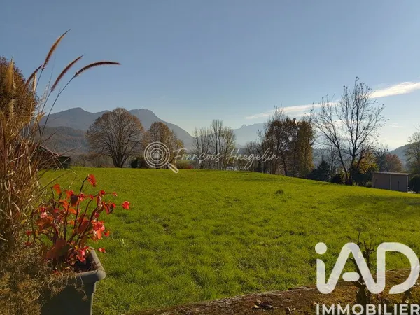 Terrain 4057 m²