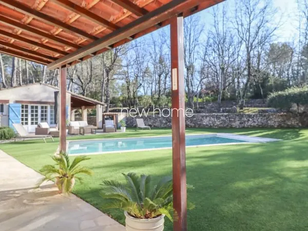 Maison avec piscine et dépendances - Fayence