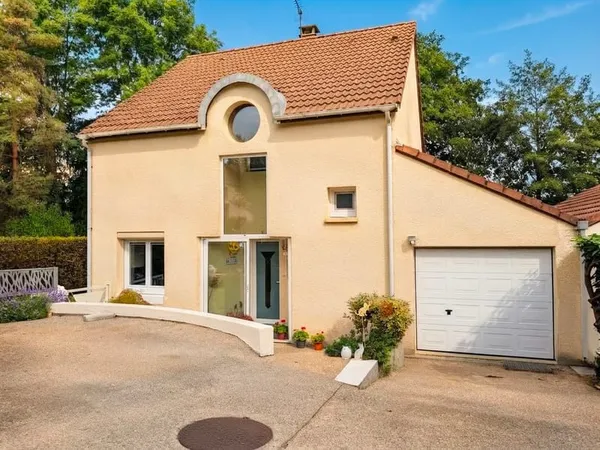 coup de coeur pour cette maison au fond d'une impasse au calme