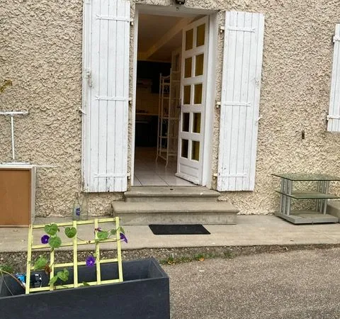 T2 meuble a la campagne libre au 15. 10 dans maison de village a CHAMAGNIEU