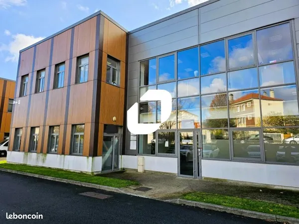 Local d'activité 2 115 m²