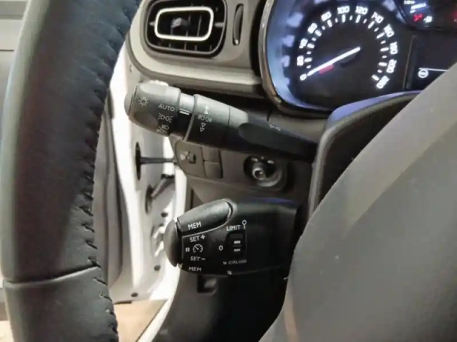 Citroën C3 1.2 puretech 83ch s&amp;s shine pack 123g — photo 15