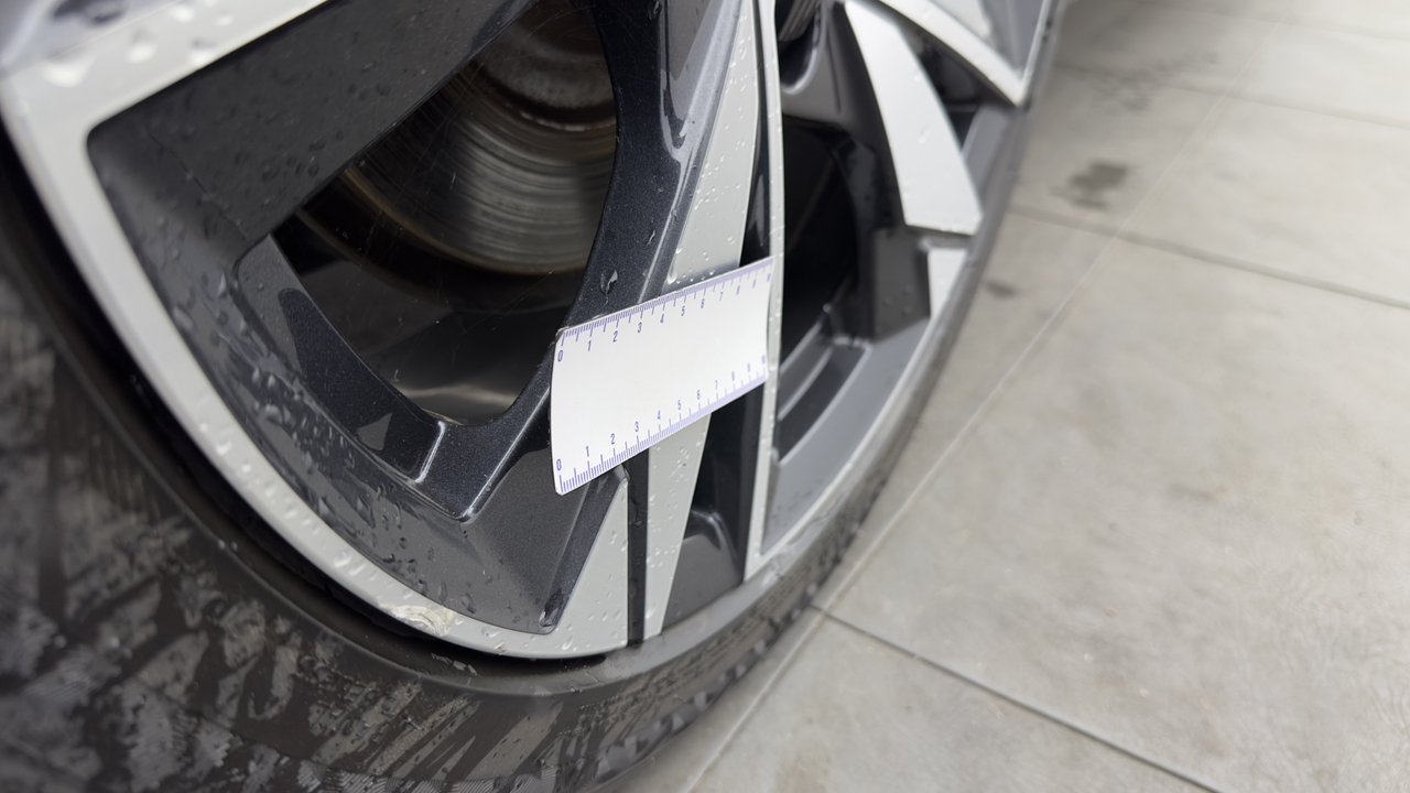 Peugeot 308 SW PHEV 180 e-EAT8 — photo 39