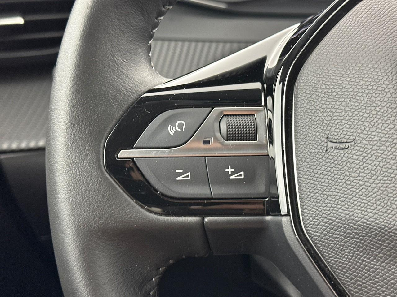 Peugeot 208 puretech 100 s&s bvm6 allure — photo 20