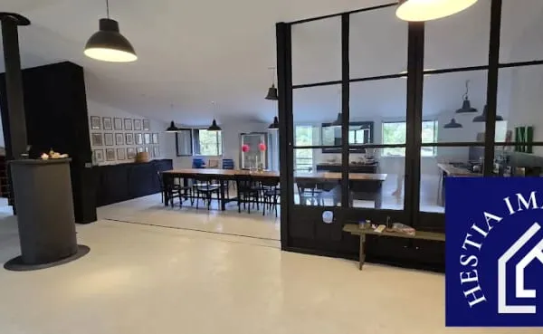 Maison 8 pièces 357 m²