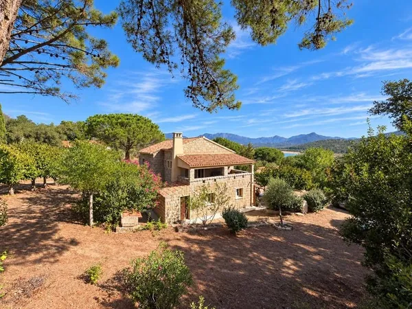 CAMPUMORU - T6/ JARDIN/ MAISON DE FAMILLE EN PIERRE À 4 MINUTES À PIED DE LA PLAGE