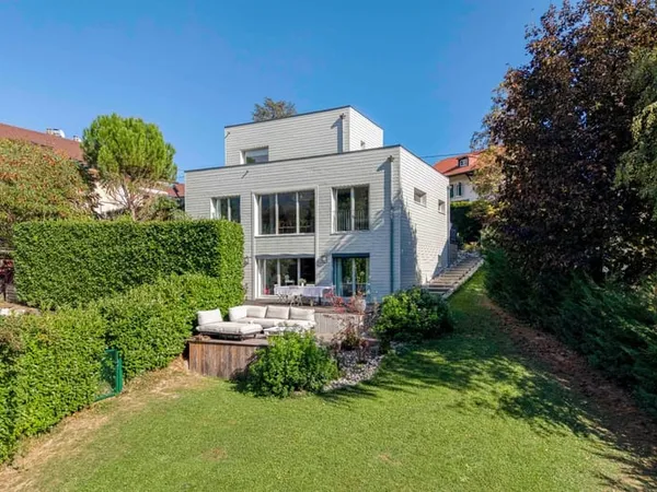 DIVONNE-LES-BAINS — Maison contemporaine T5, jardin paysager et prestations soignées