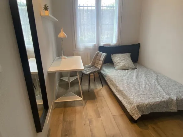 CHAMBRE A LOUER DANS APPARTEMENT EN COLOCATION - LYON 8