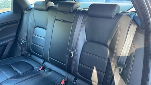 Jaguar F-Pace 2.0 D 180 AWD BVA8 - Portfolio – 2017 – 101417 km – Diesel – Boîte Automatique — photo 21