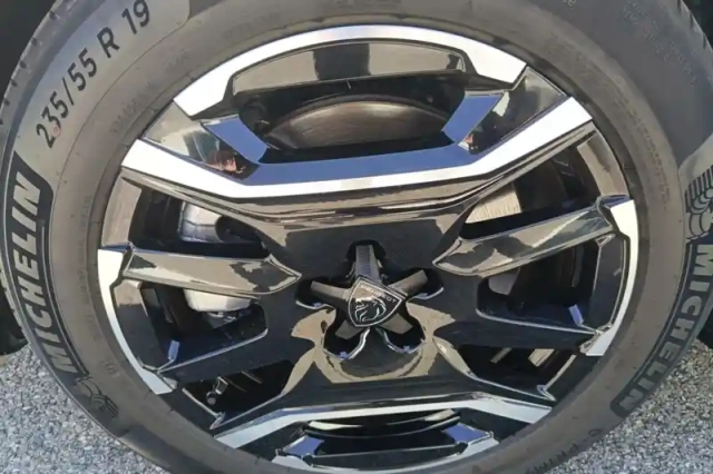 Peugeot 3008 electrique 210 ch 73 kwh — photo 12