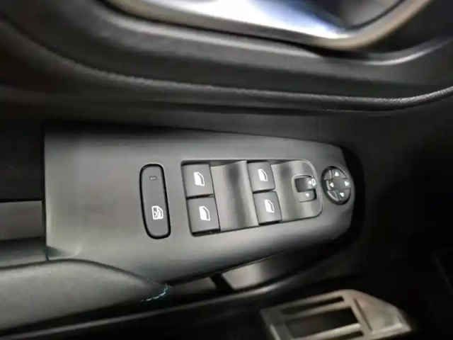 Citroën C5 Aircross hybride rechargeable 225 e-eat8 — photo 40
