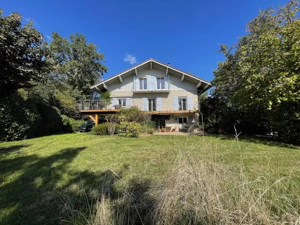 Maison familiale avec vue Alpes - Grand terrain et apparteme