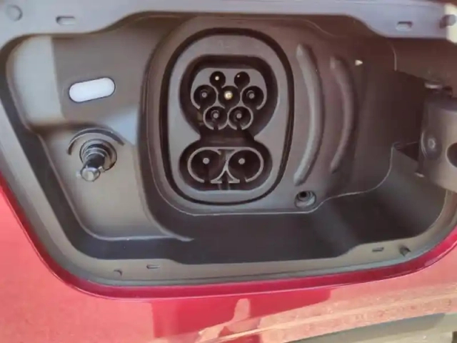 Ford Explorer 286ch extended range 77kwh pack premium rwd — photo 13