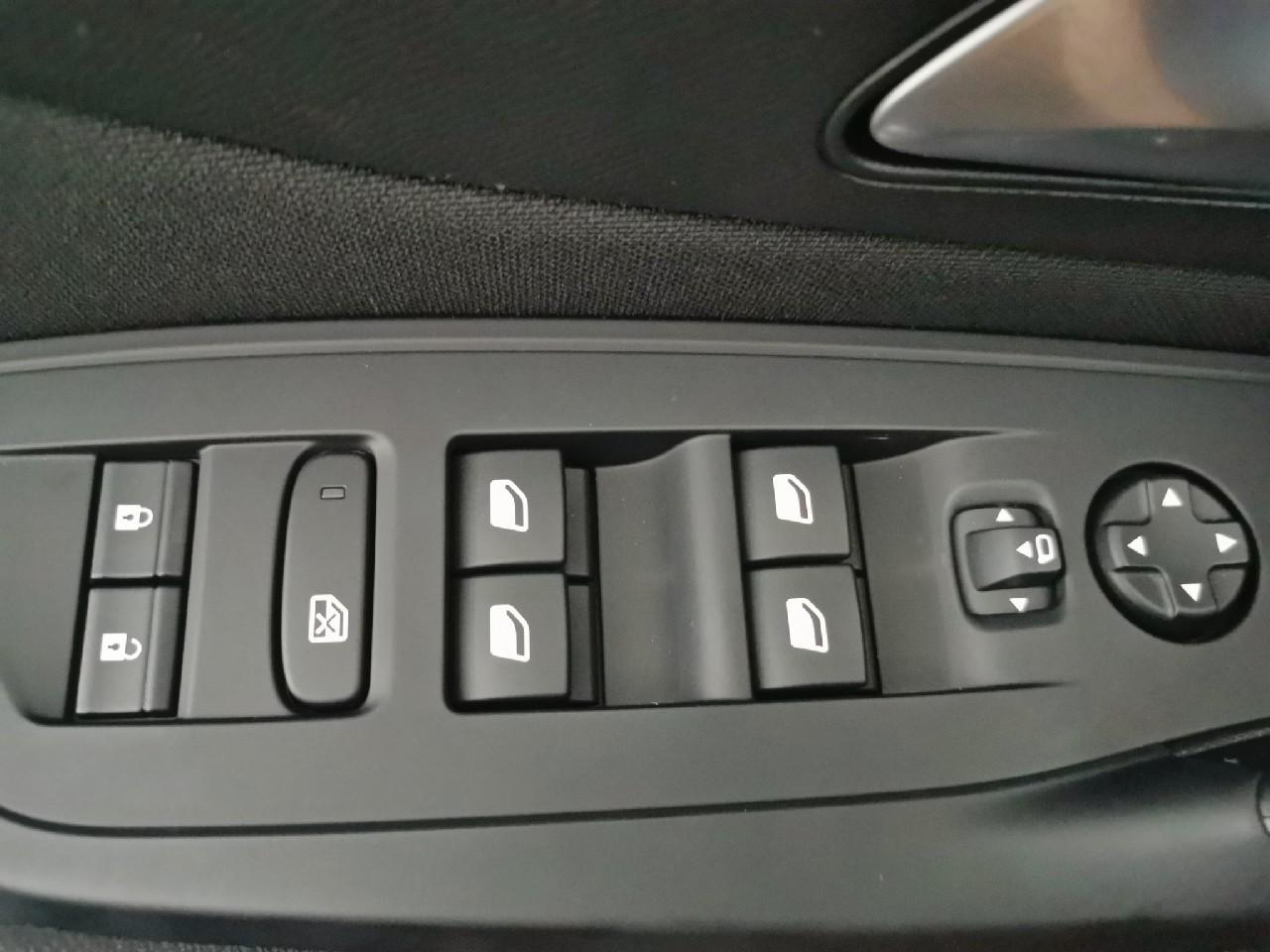 Peugeot 308 sw hybrid 145 e-dcs6 style — photo 26
