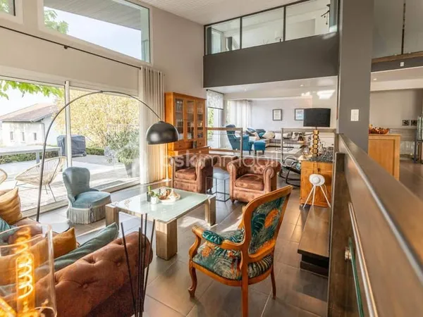 Maison 8 pièces 219 m²