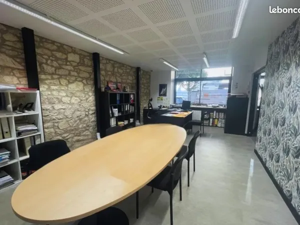 🏢 À LOUER - Local professionnel / Bureaux de 136 m² idéalement situé à proximité immédiate de la Gar