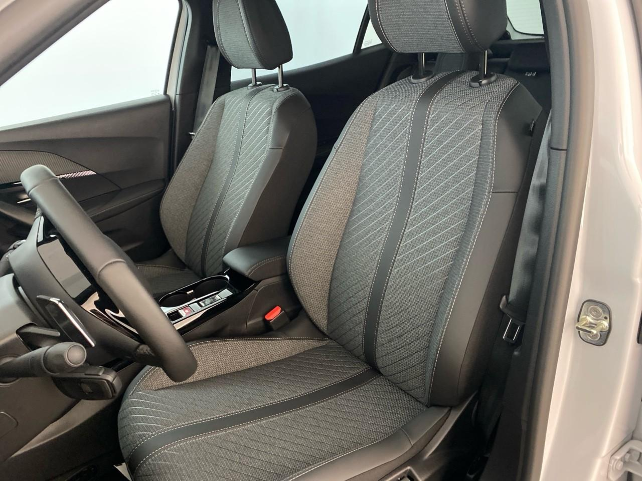 Peugeot 2008 hybrid 145 ch e-dcs6 allure — photo 9