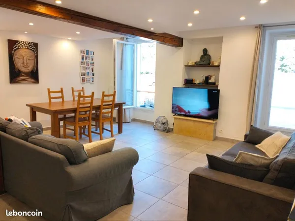 Appartement 100 M2 T5 avec garage et terrain