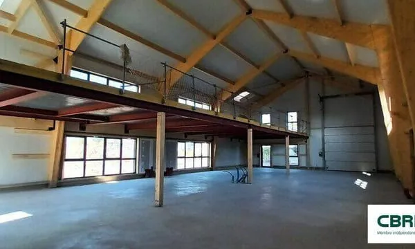Local d'activité 759 m²