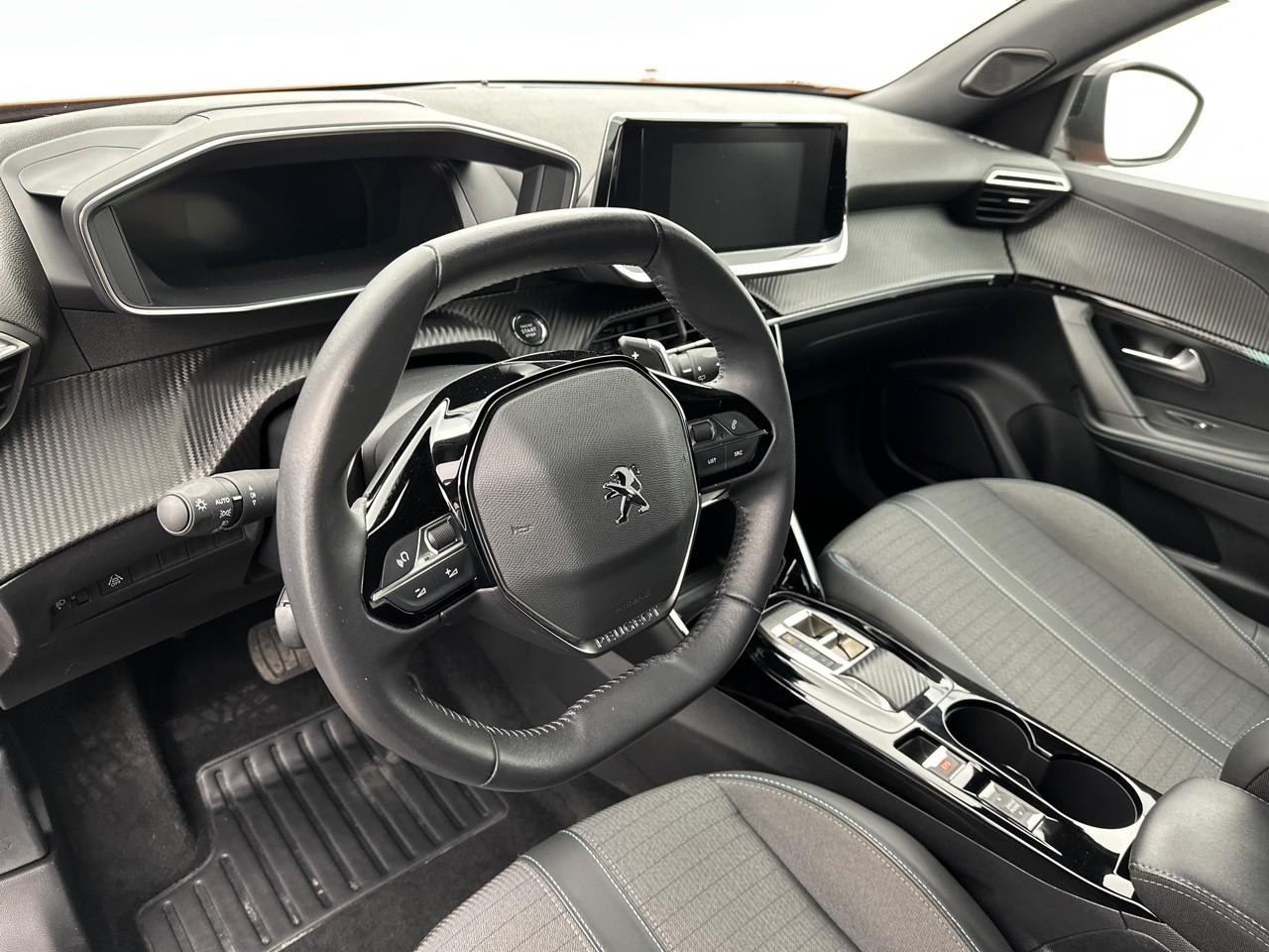 Peugeot 2008 puretech 130 s&s eat8 allure pack — photo 9