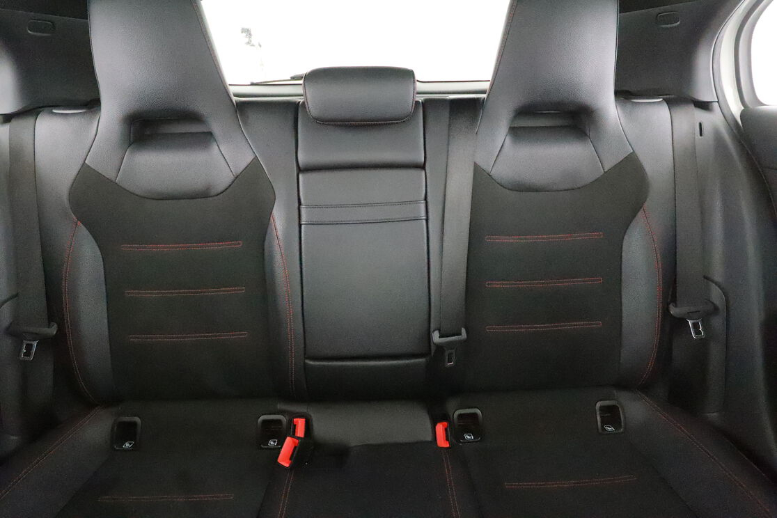 Mercedes-Benz Classe A 180 d AMG Line 7G-DCT — photo 14