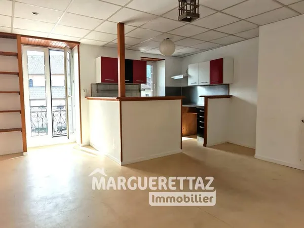 Appartement T4 de 67,7 m² avec balcon - 2ème étage - À rafraîchir