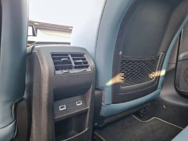 Peugeot 408 phev 225 e-eat8 — photo 19