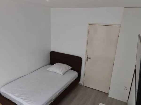 Chambre avec douche disponible immédiatement