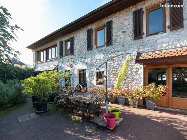 Maison 8 pièces 311 m²