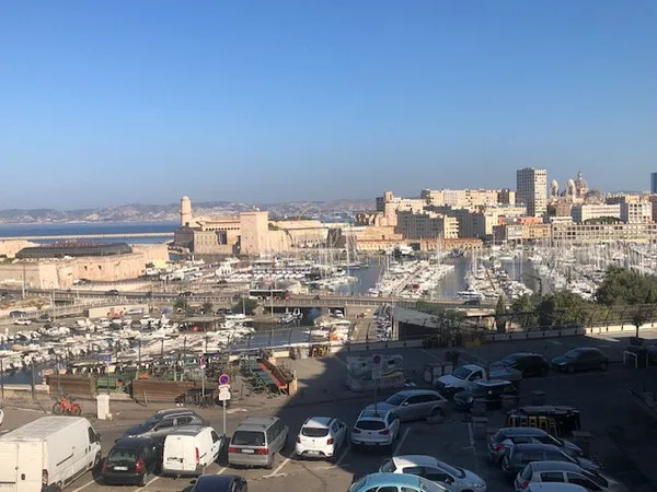 RAVISSANT TYPE 2 DE 41.02 M2 - REFAIT A NEUF - VUE MER