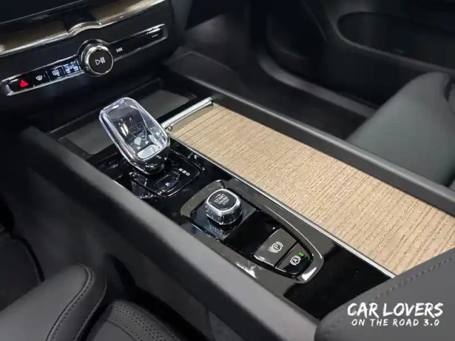 Volvo Xc60 t6 awd hybride rechargeable 253 ch+145 ch geartronic 8 — photo 13