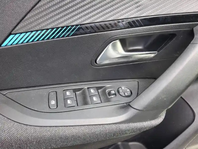 Peugeot 2008 puretech 130 s&amp;s bvm6 — photo 17