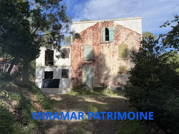 Propriété à usage d'habitation vue mer à restaurer