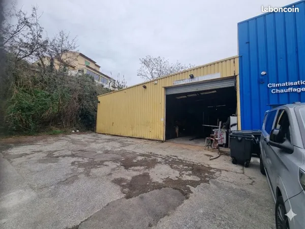 Saint laurent du var zi local 270m² plus 4 place de parkings