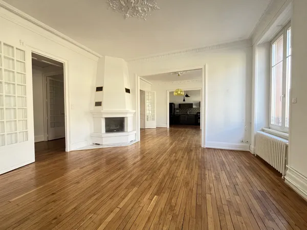 Appartement HAUSSMANNIEN de type T6 avec garage