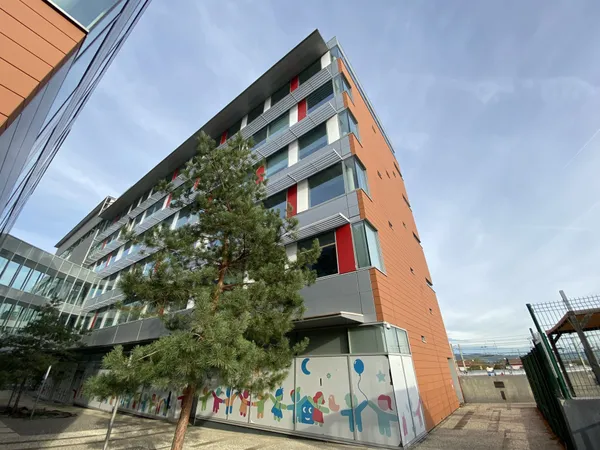 Local professionnel 1661 m²