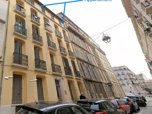 Toulon centre - Rue Mirabeau, entre la Gare et l'Arsenal - 65,60 m² Carrez + combles privatifs - 116