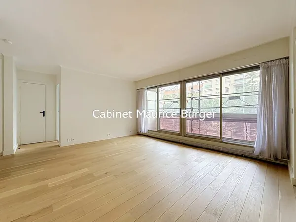 Appartement 2 pièces avec balcon Entièrement rénové