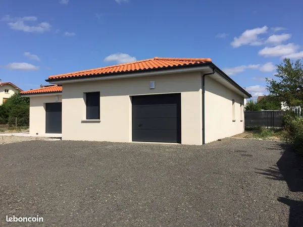 Maison 115m2, T6 à Riom avec jardin, garage et terrasse