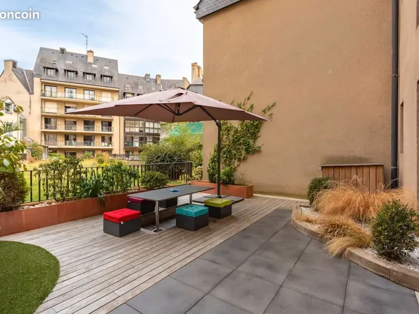 Location appartement d'architecte meublé tout équipé - Place des Lices / RENNES