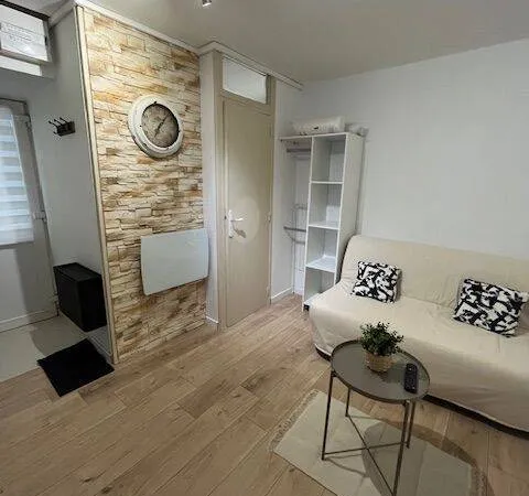 Studio 1 pièce 13 m²