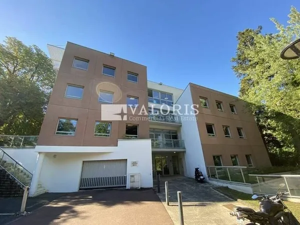 Bureau 901 m²